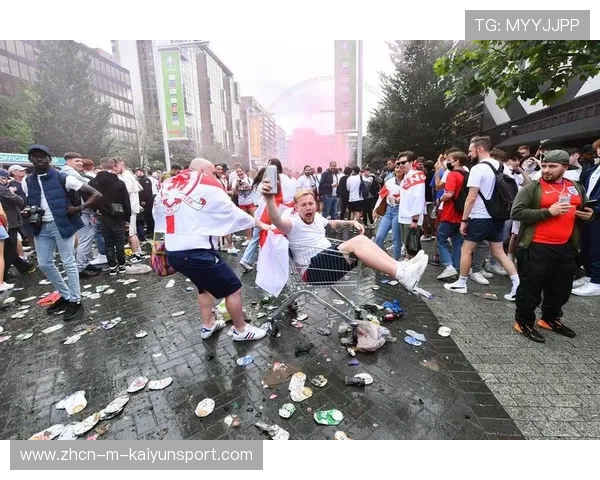 欧洲杯期间的媒体中心报道近况频繁更新，欧洲杯新闻报道