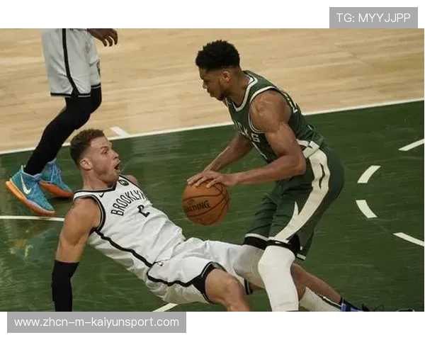 字母哥禁区单手劈扣震惊，雄鹿主场火力全开终结常规赛连败